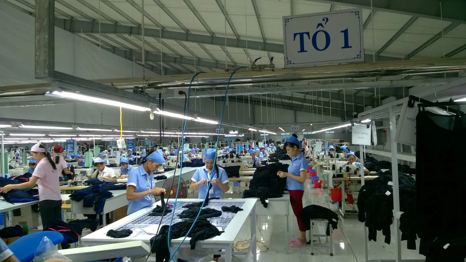 Quy Trình May Mặc Theo Yêu Cầu: Từ Thiết Kế Đến Sản Xuất 1 la ui san pham