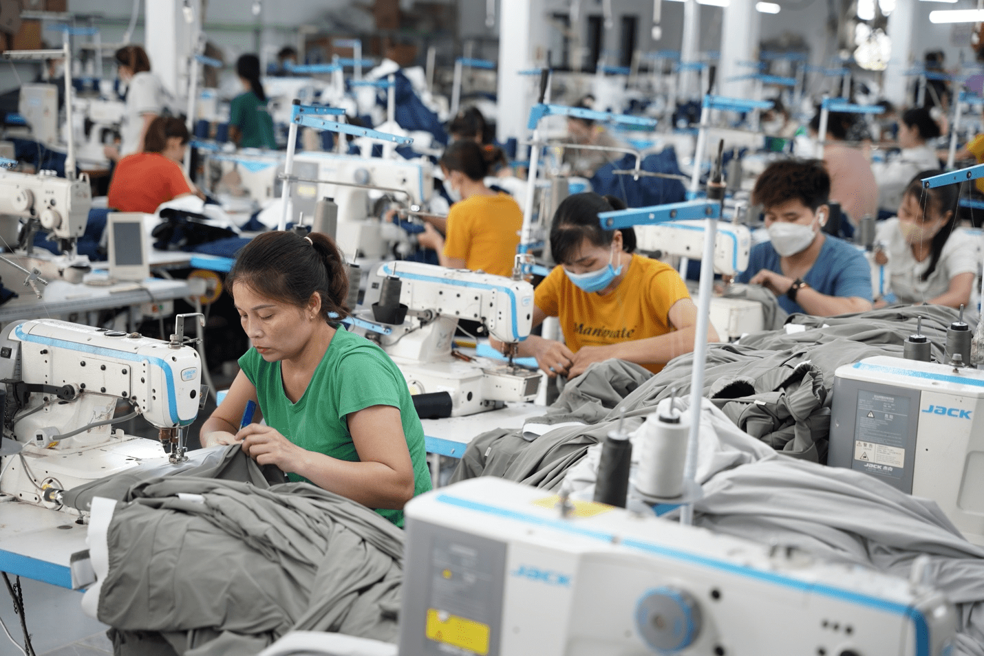 Gia công may mặc: Giải pháp tối ưu cho thời trang 1 home 1 min